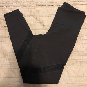 Old Navy athletic leggings with mesh cutouts